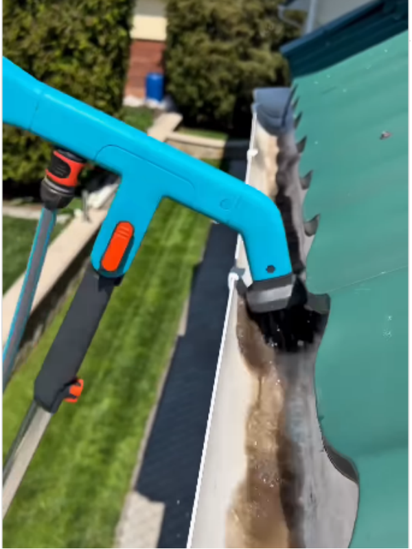 Gutter Cleaning Tool  25-Year Warranty