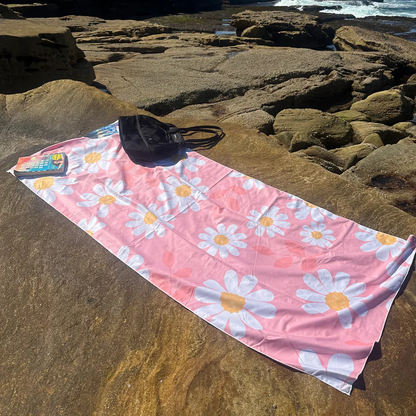 Convenient magnetic beach towel