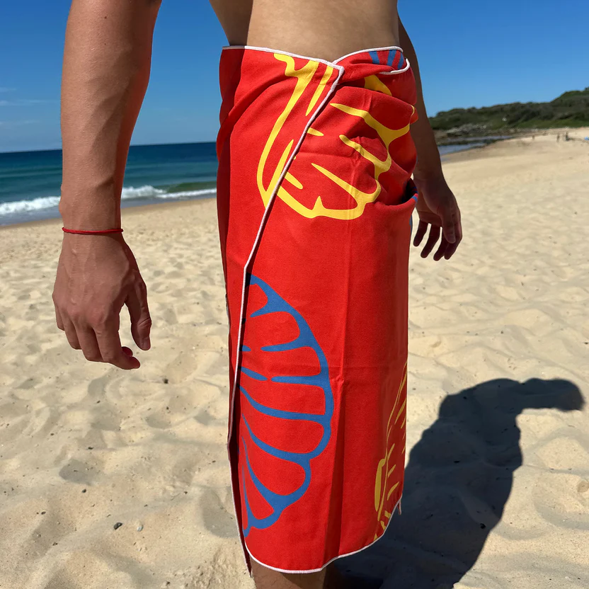 Convenient magnetic beach towel