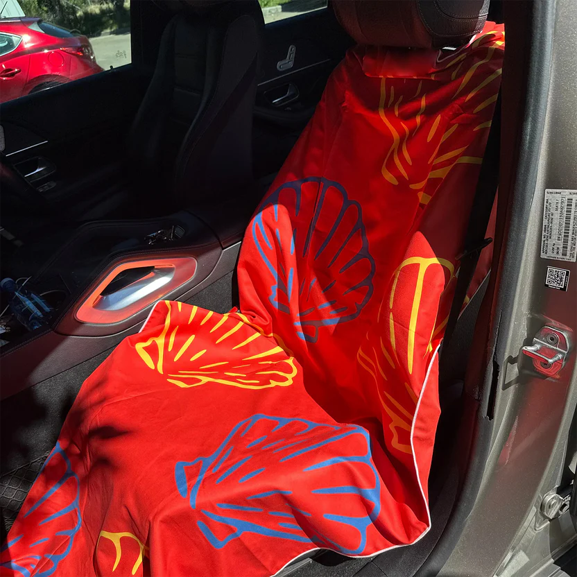 Convenient magnetic beach towel