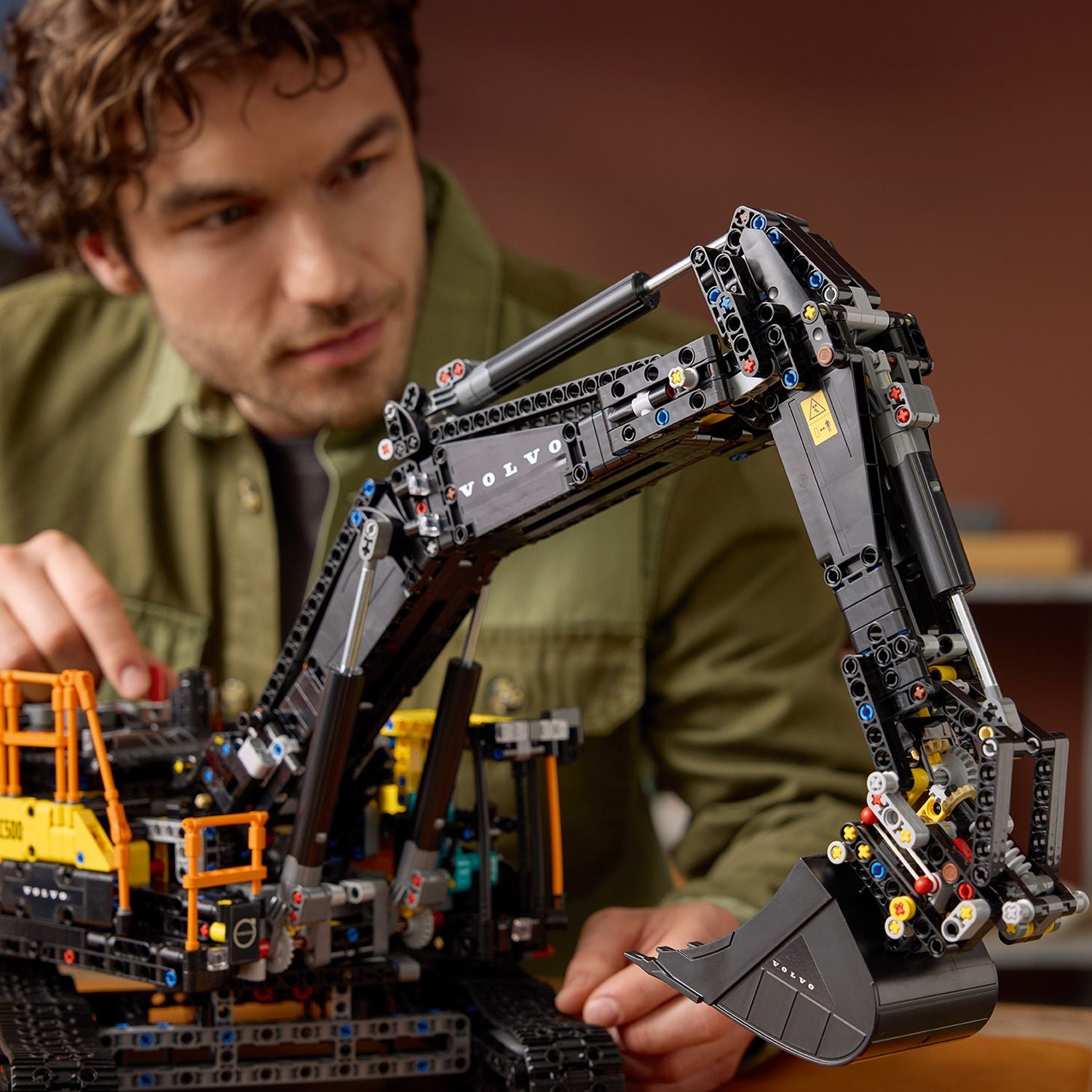 ® Technic Volvo EC500 Hybrid Excavator