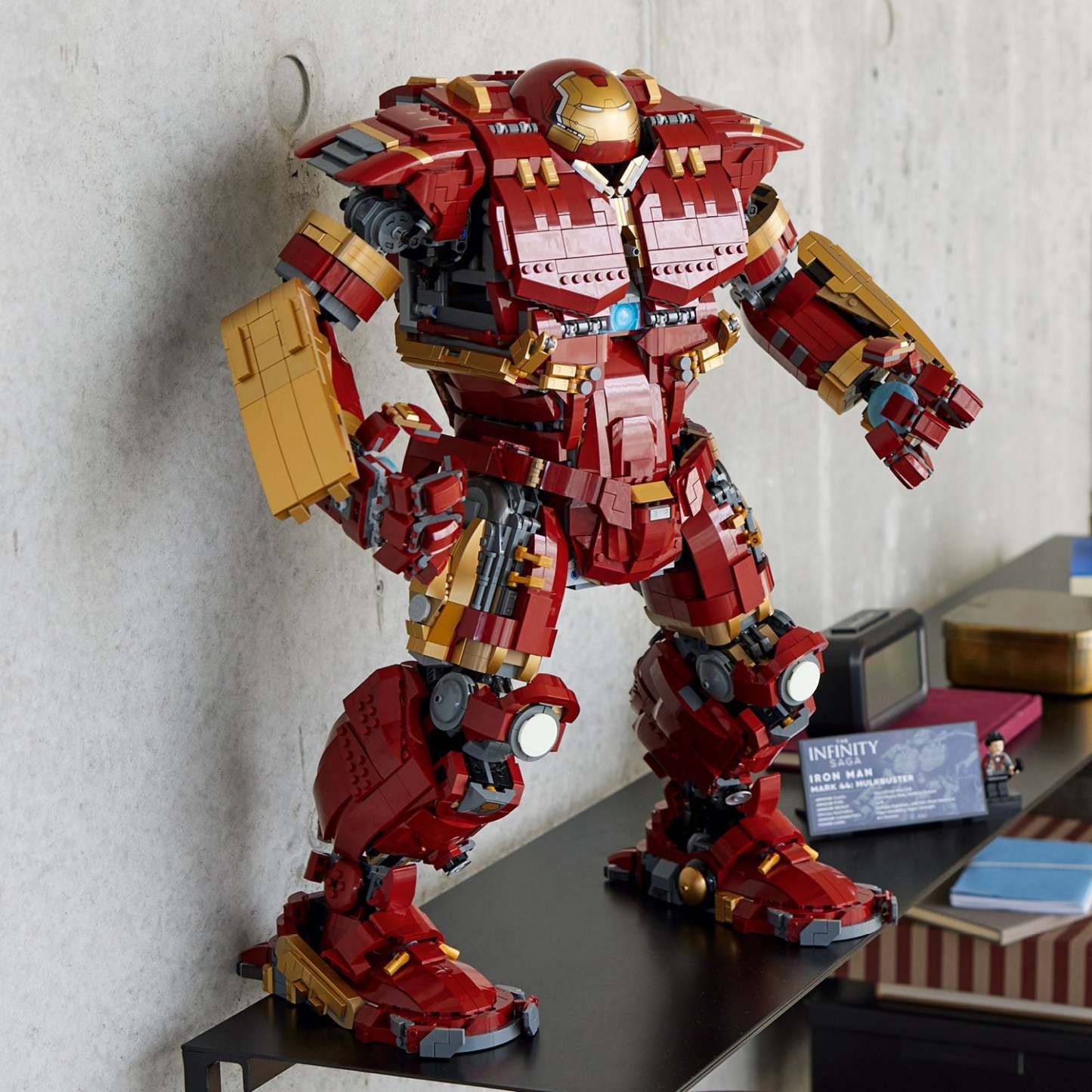 ® Marvel Hulkbuster