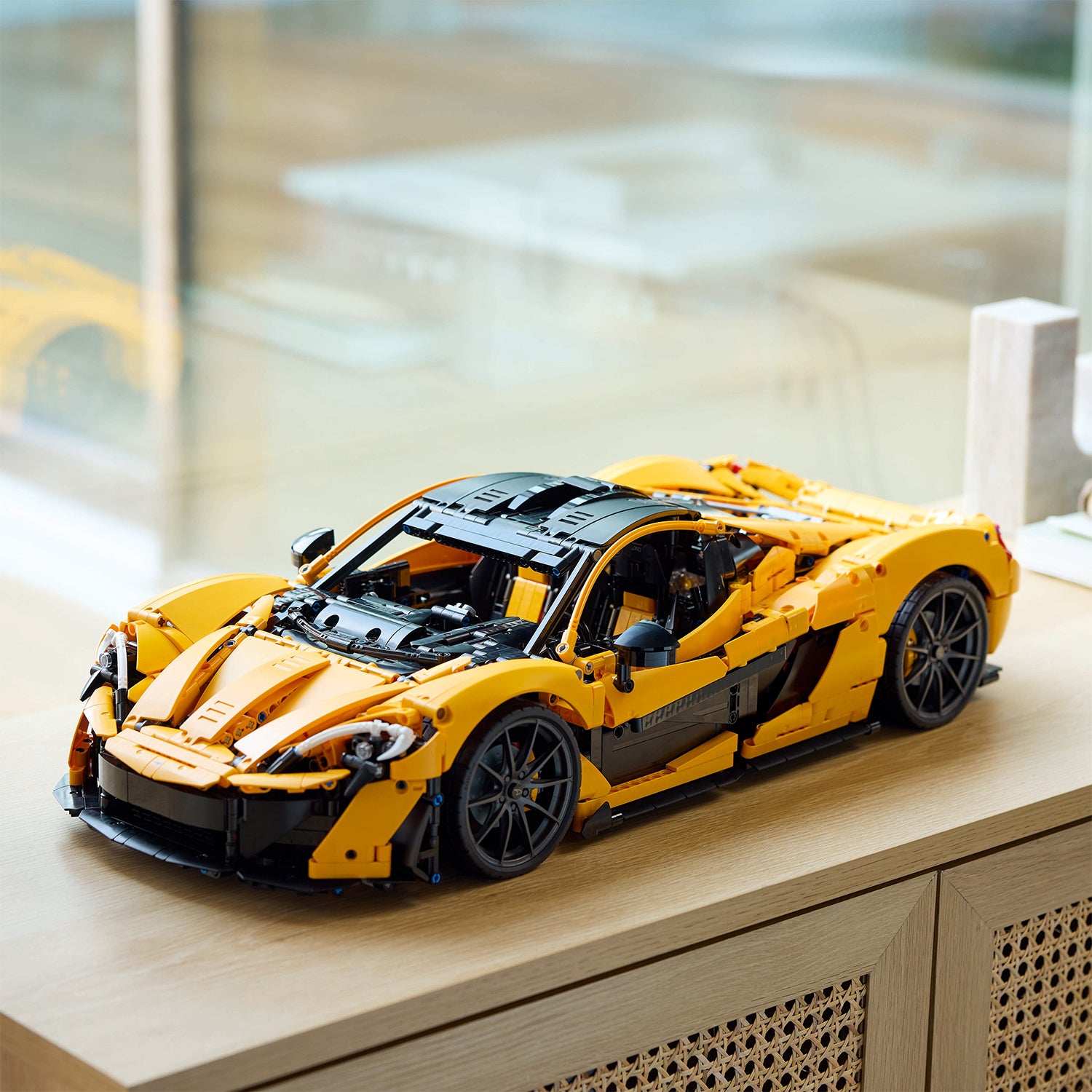 ® Technic™ McLaren P1™