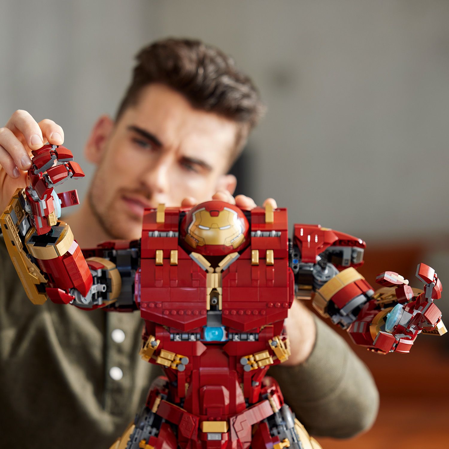 ® Marvel Hulkbuster