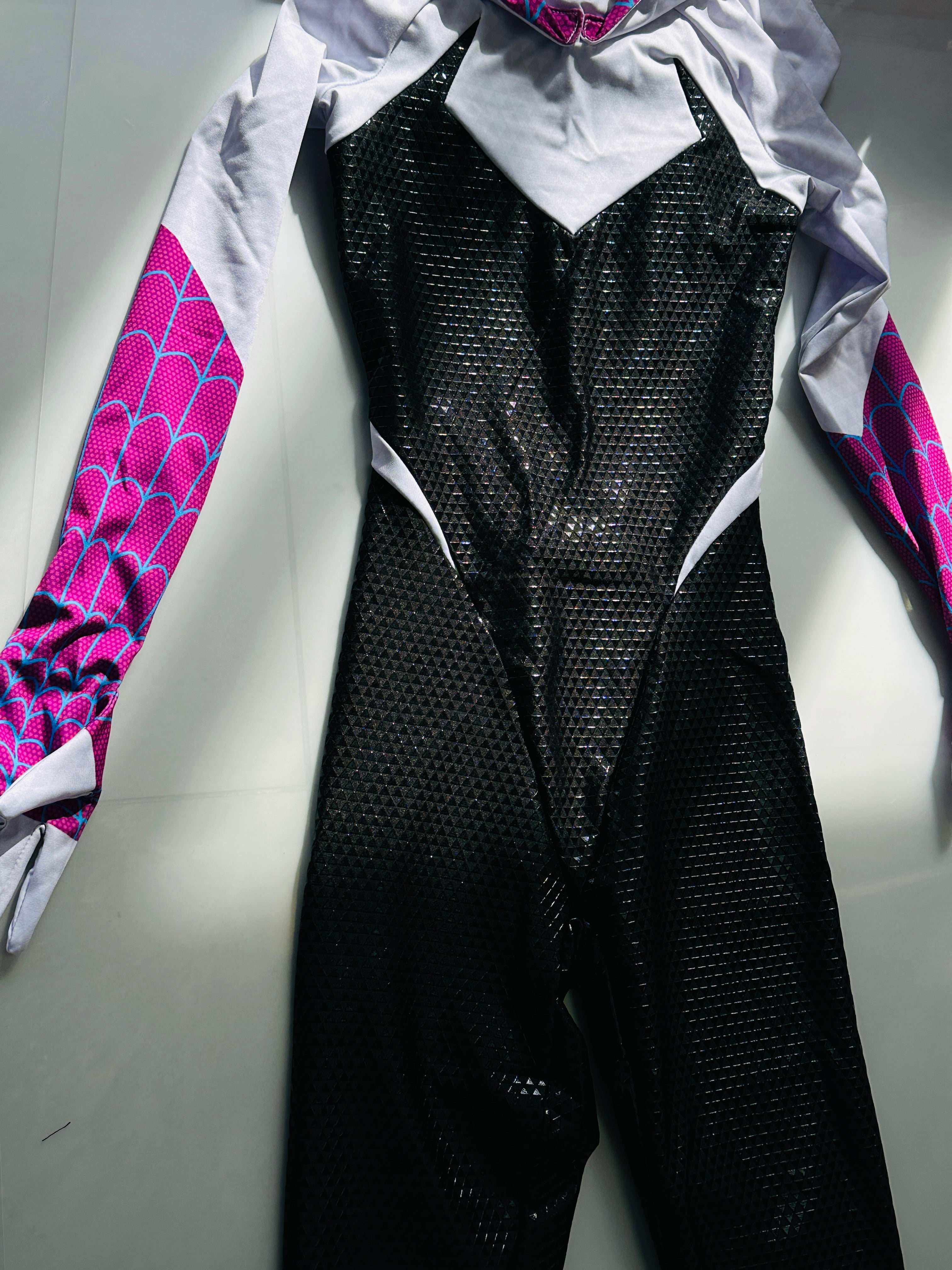 Gwen Spidey Suit with Face shell & Silk-Screen Printing Movie Prop Replica（Wearable)