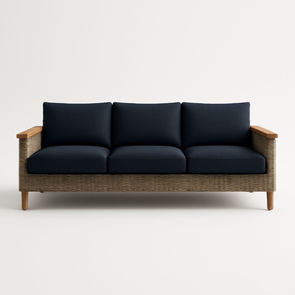 Sofa trzyosobowa z technorattanu z granatowymi poduszkami