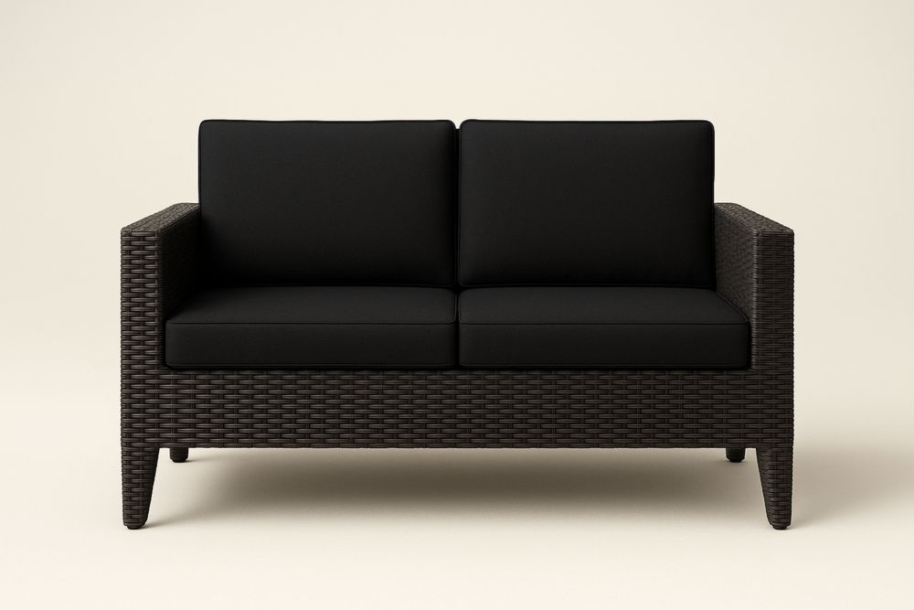 Sofa dwuosobowa z rattanu PE z czarnymi poduszkami