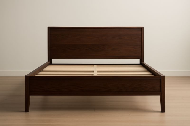 Łóżko drewniane orzechowe 160x200 cm z zagłówkiem