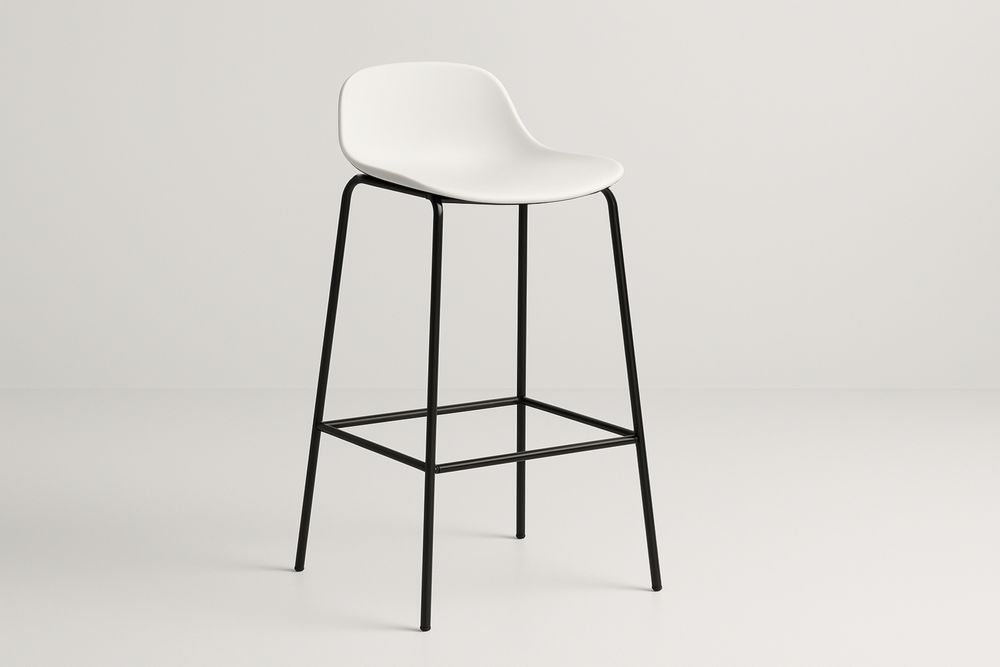 Stołek barowy z plastiku i stalowymi nogami z polipropylenu.