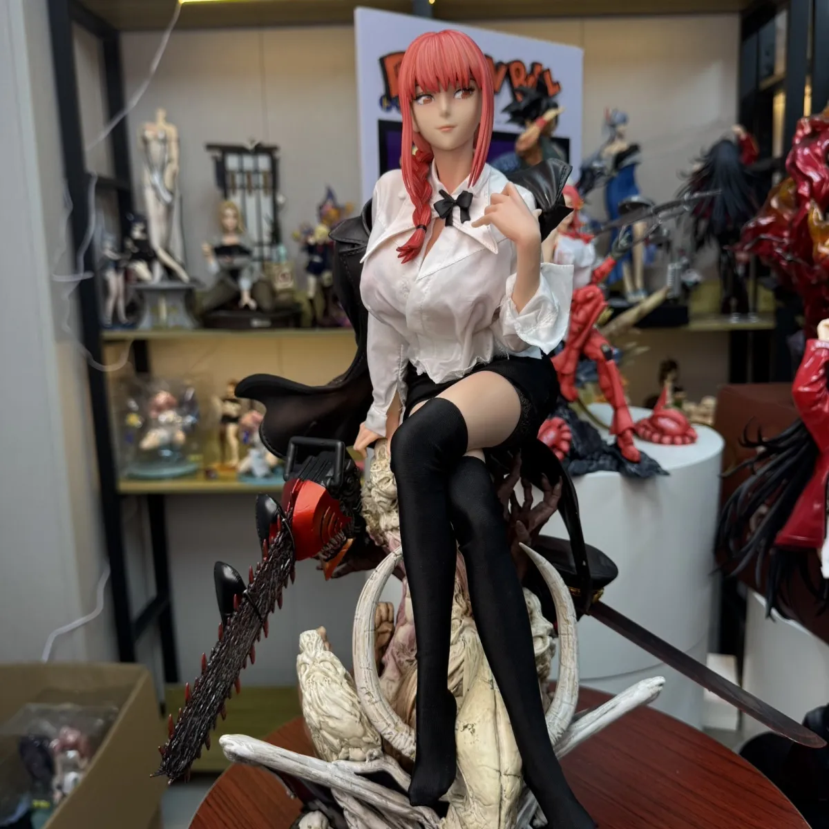 ### 中文完整标题 电锯人玛奇玛手办 最高品质精致模型 衣服可换装摆件 动漫收藏雕像 ### 英文完整标题 Chainsaw Man Makima Figure, Highest Quality Collectible Model, Interchangeable Clothing Anime Statue