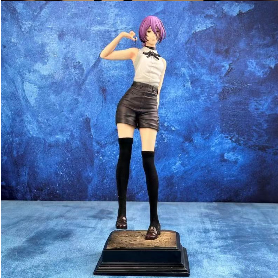 Unique Gift for Fans ChAnime Bomb Devil Bomberman Reze Figurine Decoration Desktop Diristmas Present Anime Merchandise Free Bumblebee keychain version kpop demon hunter theme doll