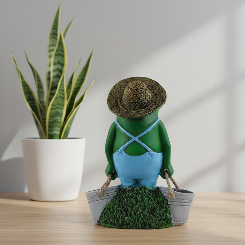 Charming Frog Gardener Statue | Whimsical Garden Decor Ornament | Delightful Outdoor Patio Figurine