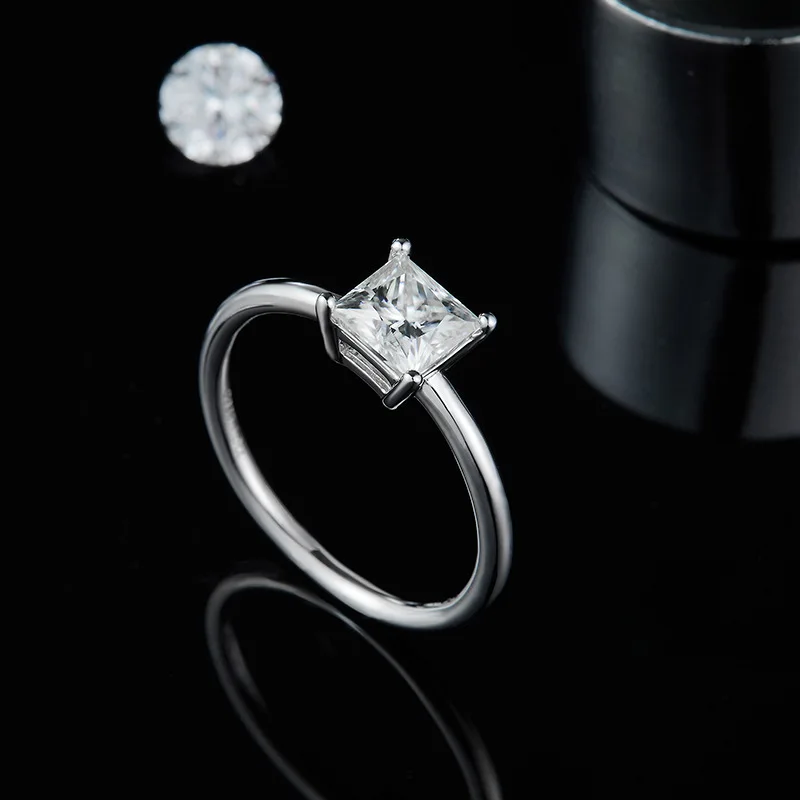 Classic Four Claw 1ct Square Moissanite 925 Sterling Silver Couple Ring For Women Men Luxury Designer Jewelry Engagement Wedding