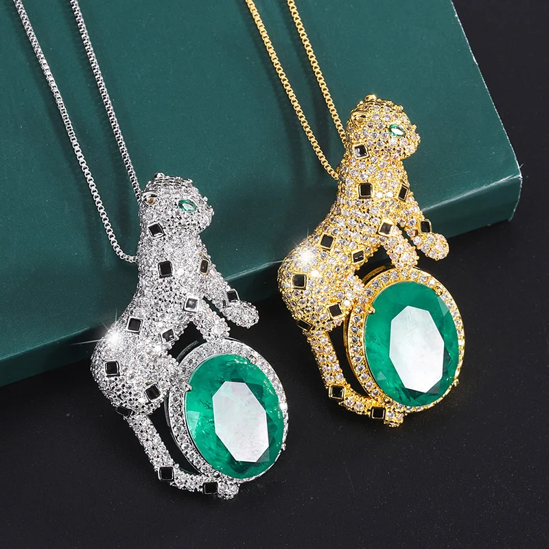 2022 New Leopard Necklace Main Stone 13 * 18 Gold Plated European American Retro Emerald Pendant Fashionable Charm Personali