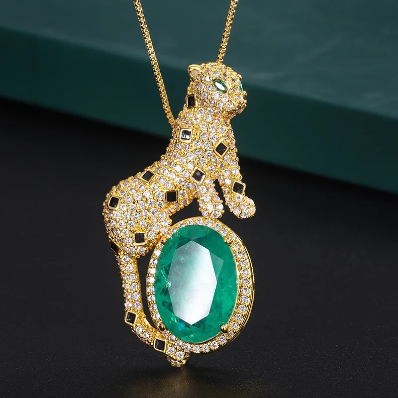 2022 New Leopard Necklace Main Stone 13 * 18 Gold Plated European American Retro Emerald Pendant Fashionable Charm Personali