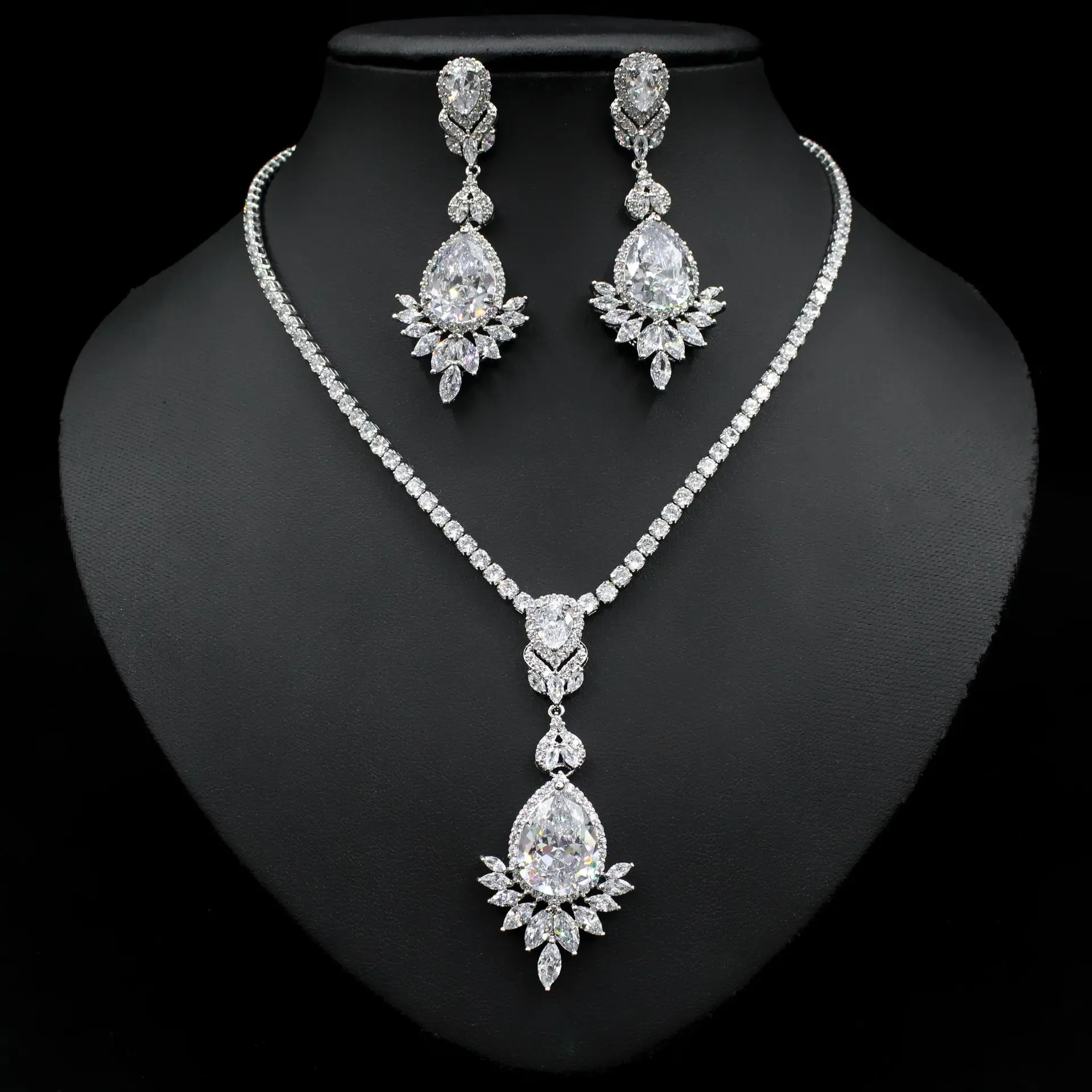 Flash White Ear Stud Retro High End Zircon New Wedding Necklace Set Versatile Banquet Accessories Sparkle