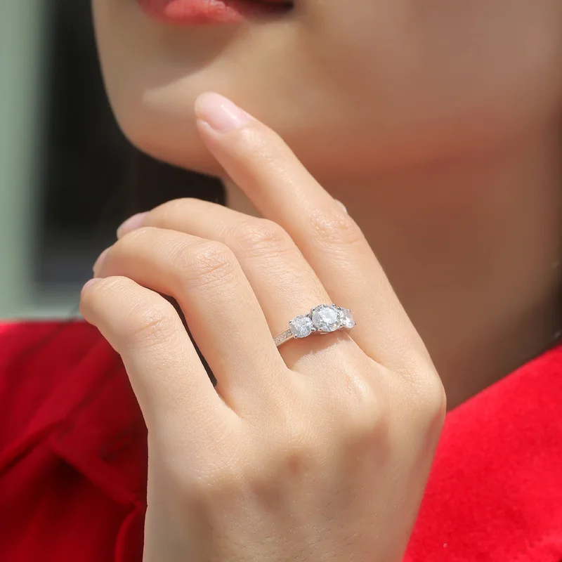 Elegant Four Claw 1ct Moissanite S925 Sterling Silver Ring For Women Popular Luxury Designer Jewelry Engagement Wedding