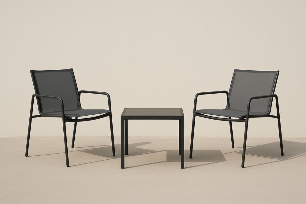 Zestaw krzeseł stalowych z siatki i stolik ze szkłem