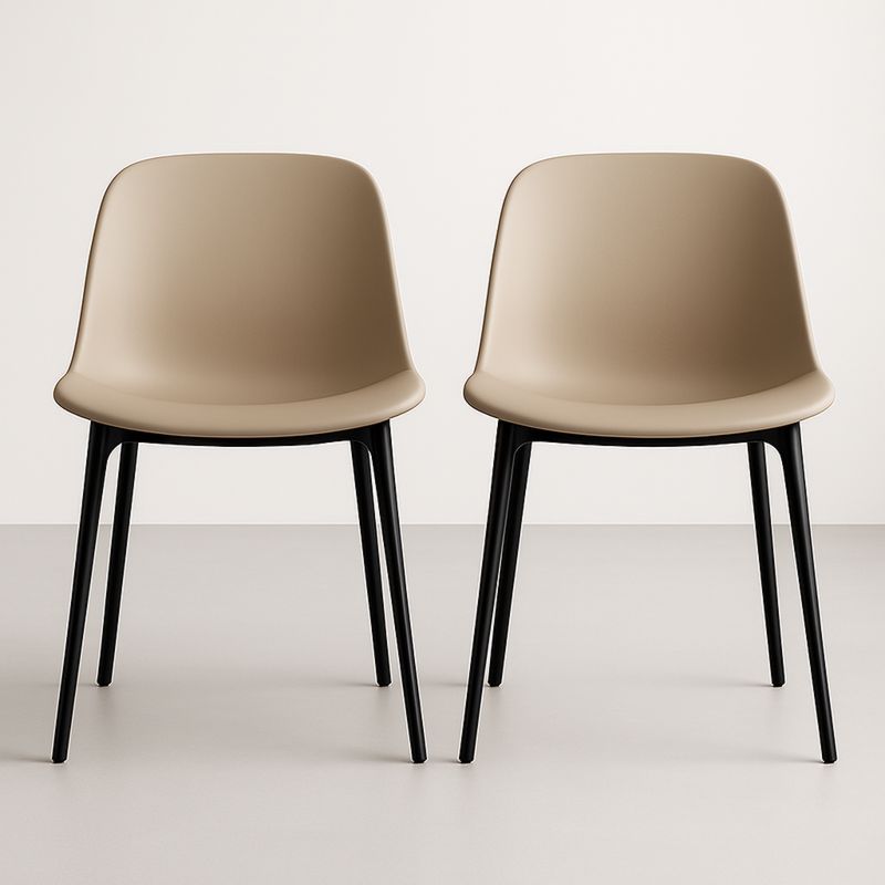 Zestaw 2 krzeseł z plastiku Beżowy z czarnymi stalowymi nogami