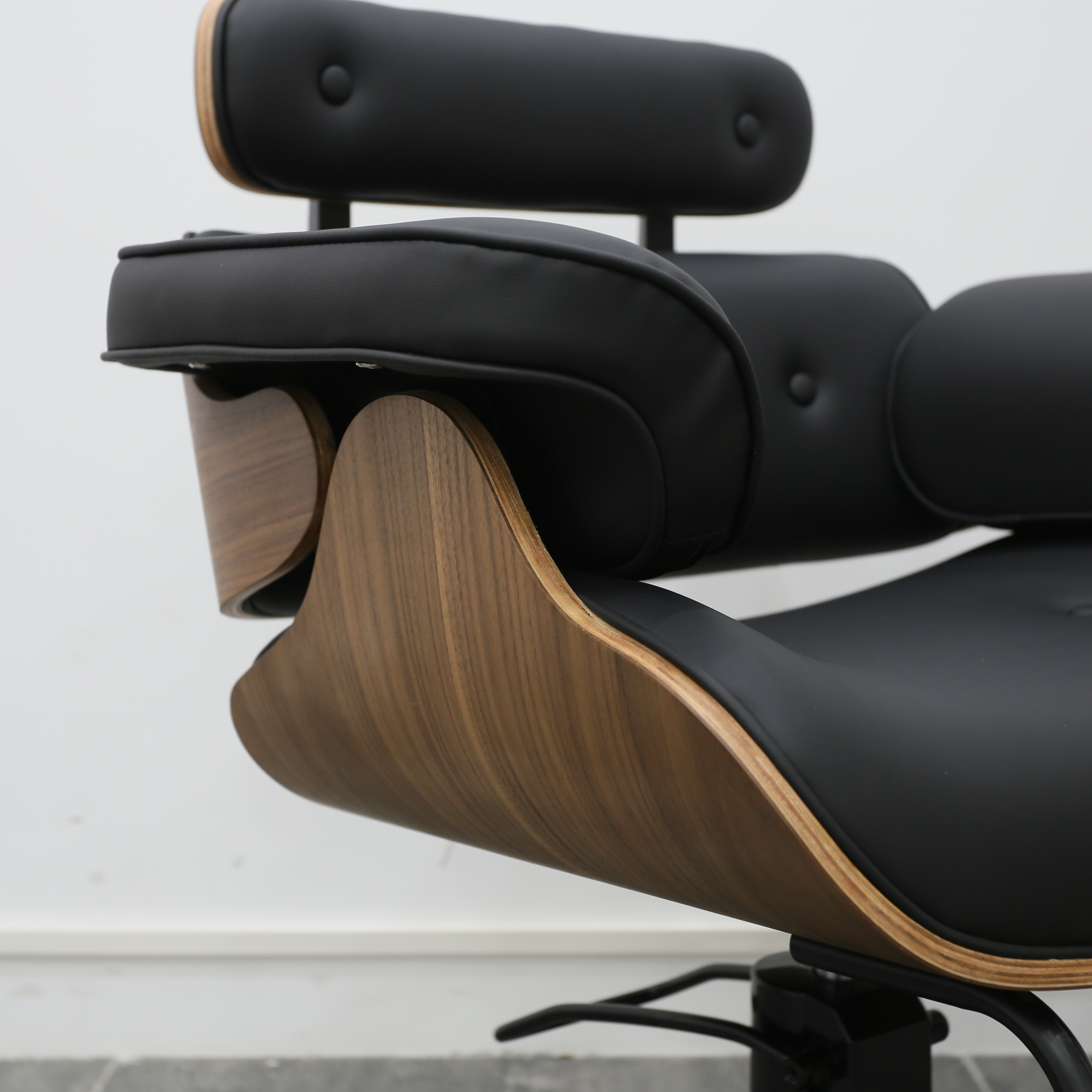 Chaise moderne en cuir