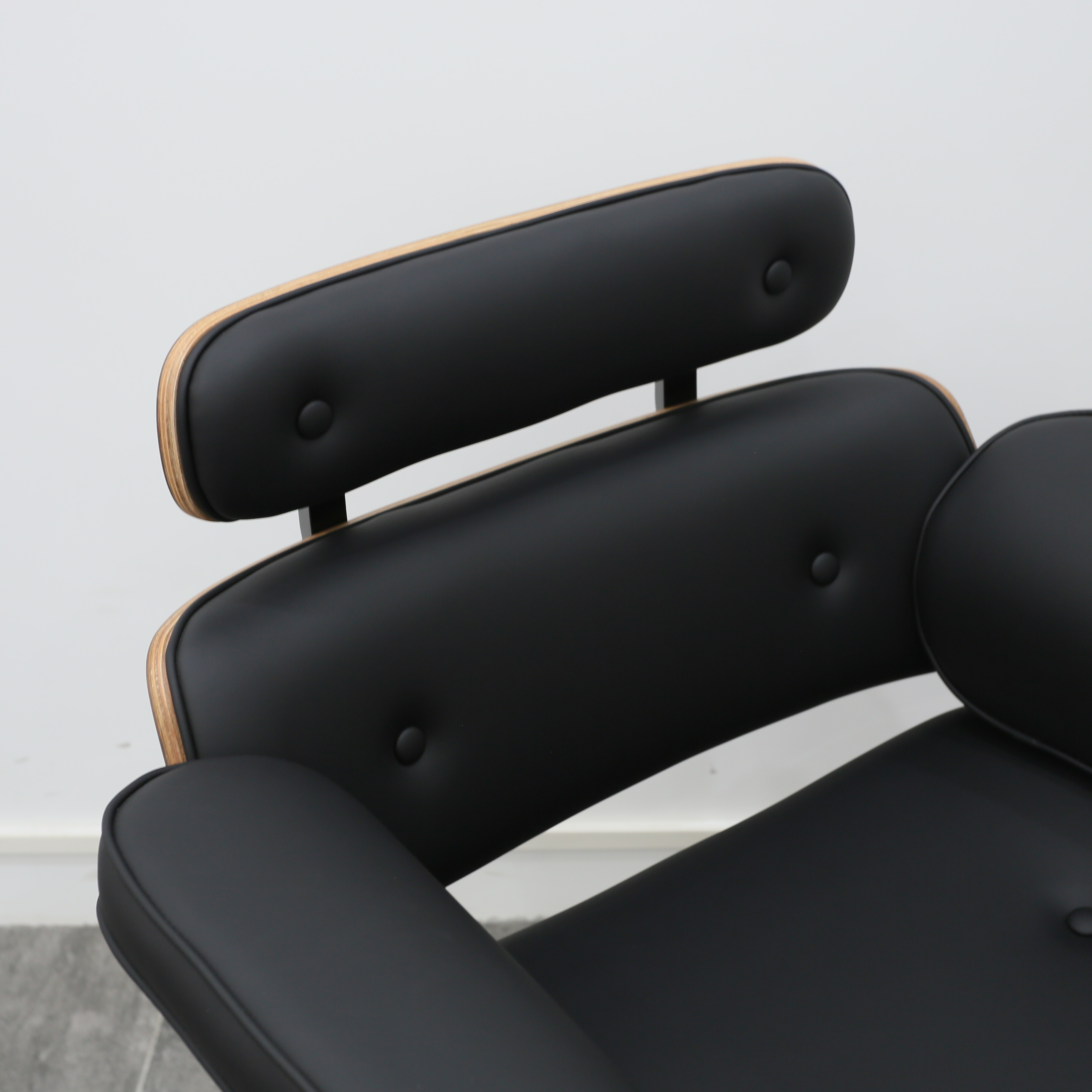 Chaise moderne en cuir