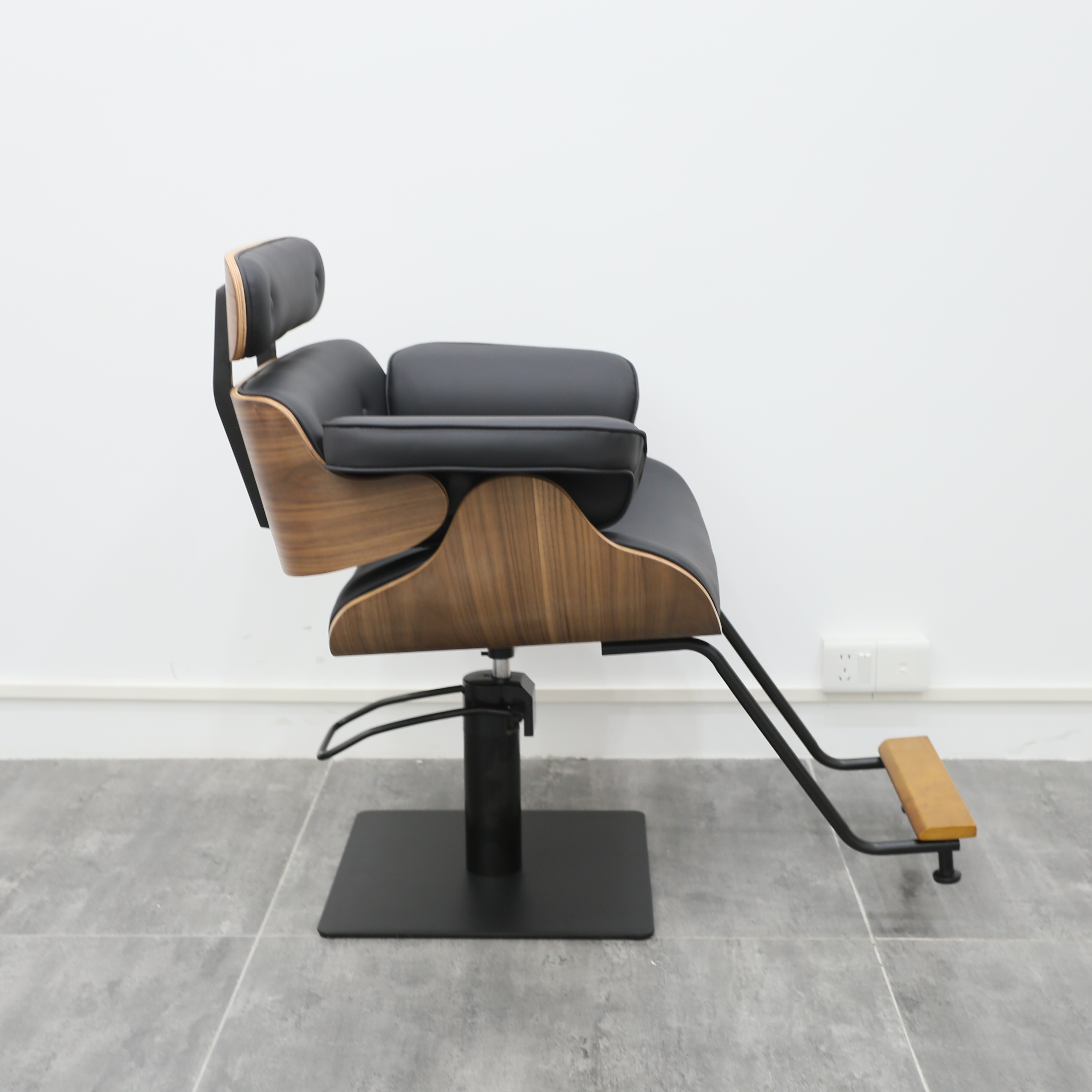 Chaise moderne en cuir