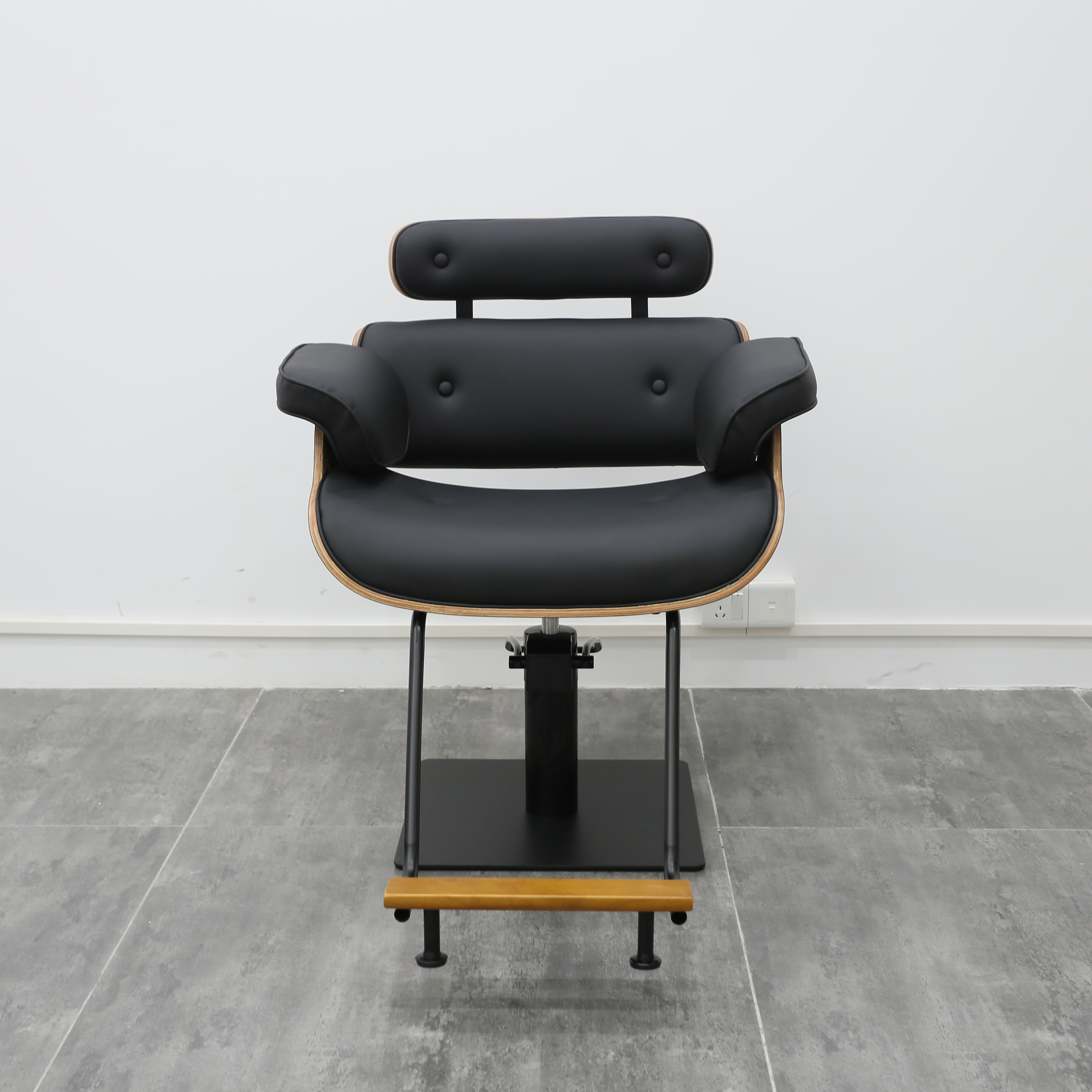 Chaise moderne en cuir