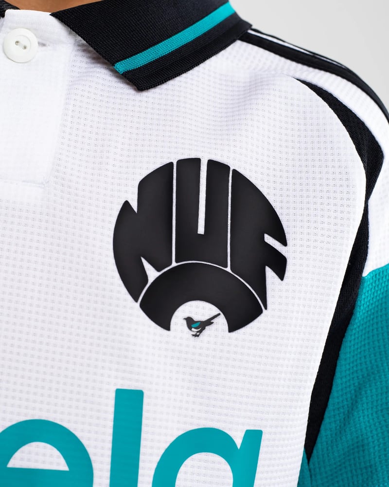 Kinder Newcastle United 2024/25 drittes Hemd