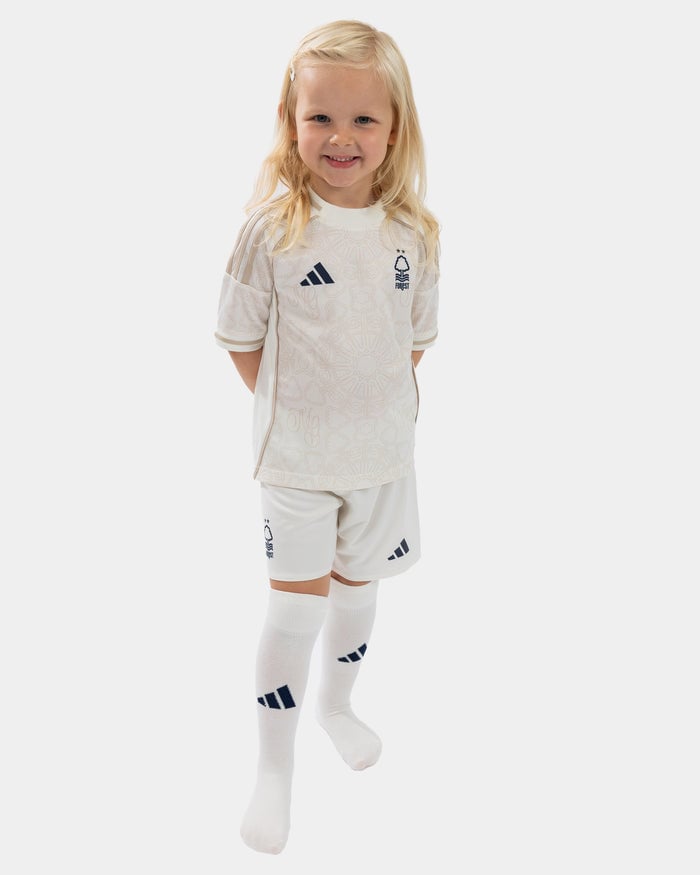 Kinder Nottingham Forest 2025/26 Auswärts kit