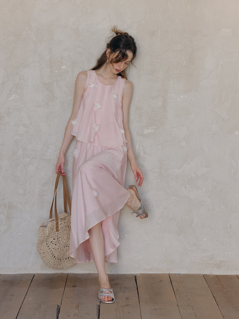 Buy Two-piece light pink sleeveless top&skirt with flower decoration - Megustas