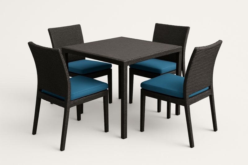 Zestaw ogrodowy z technorattanu z niebieskimi poduszkami