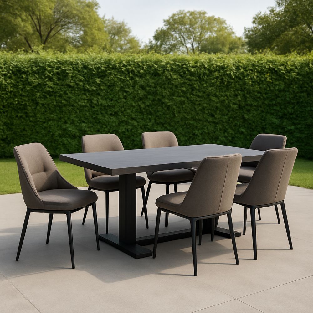 Zestaw jadalniany na zewnątrz z metalowym stołem i brązowymi krzesłami