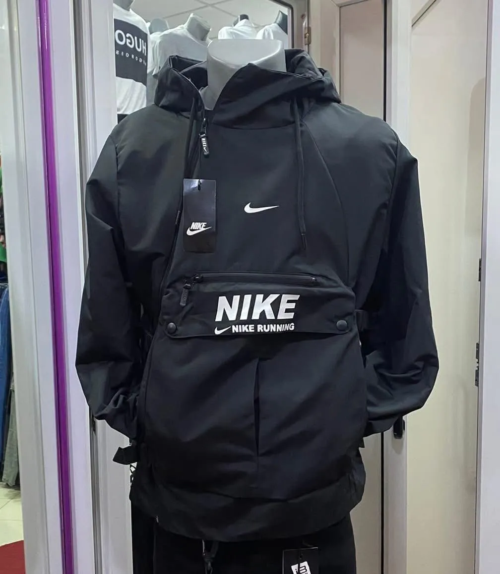 Water repellent windbreaker Image - 12