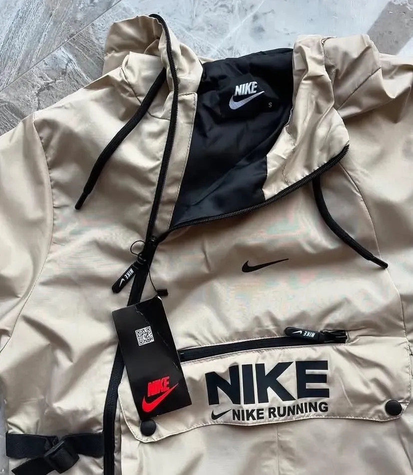 Water repellent windbreaker Image - 13
