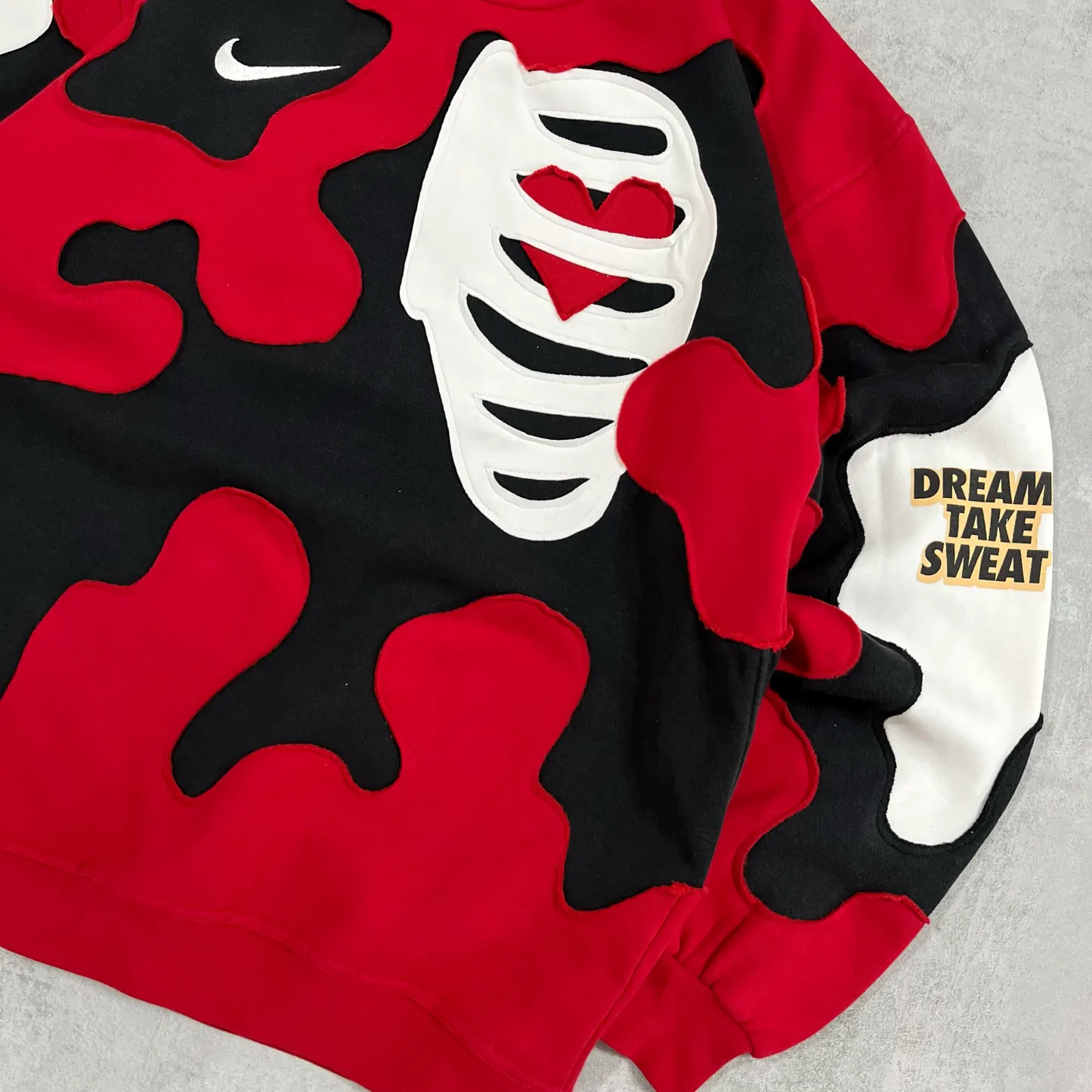 'DREAMS TAKE SWEAT' SWEATSHIRT (L)