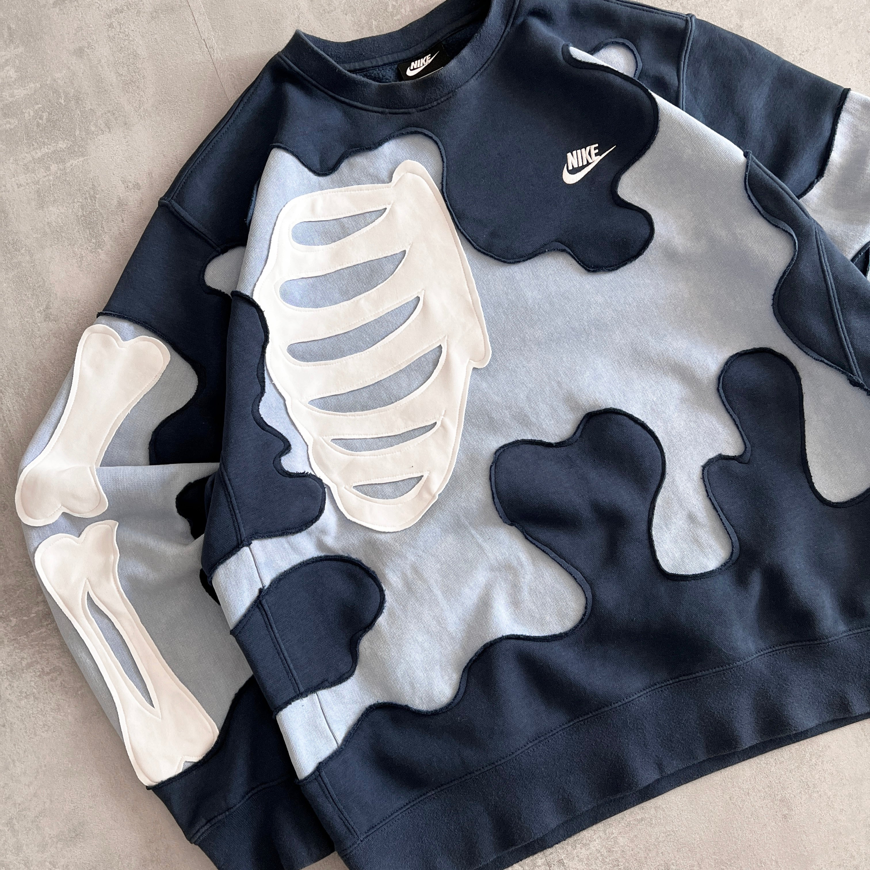 'BONES' SWEATSHIRT (M)