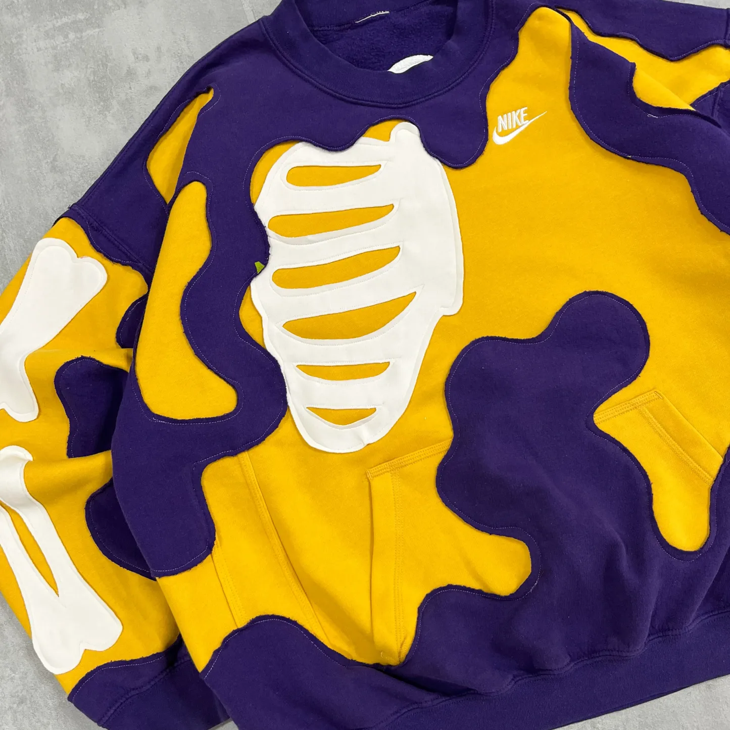 'BONES' SWEATSHIRT (L)