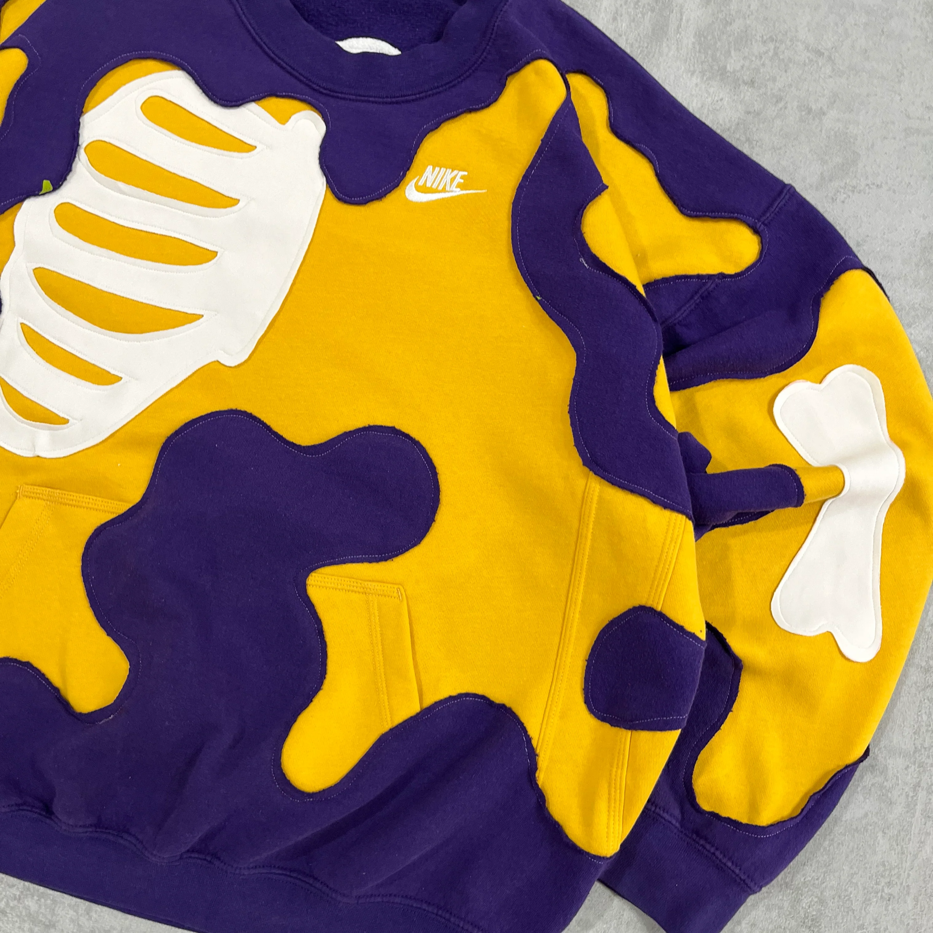 'BONES' SWEATSHIRT (L)