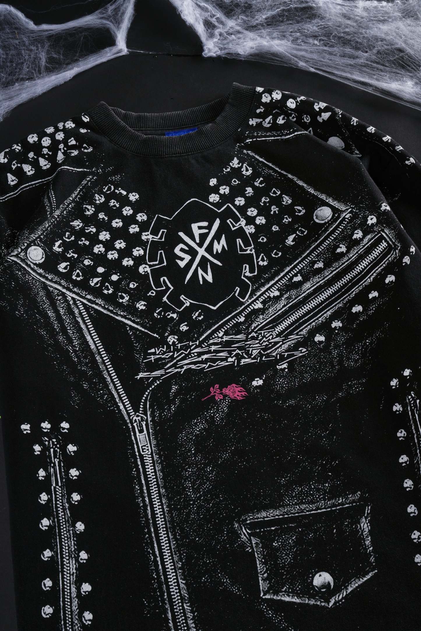 Circle Webs SBS 199X Oversized Tee in Vintage Black