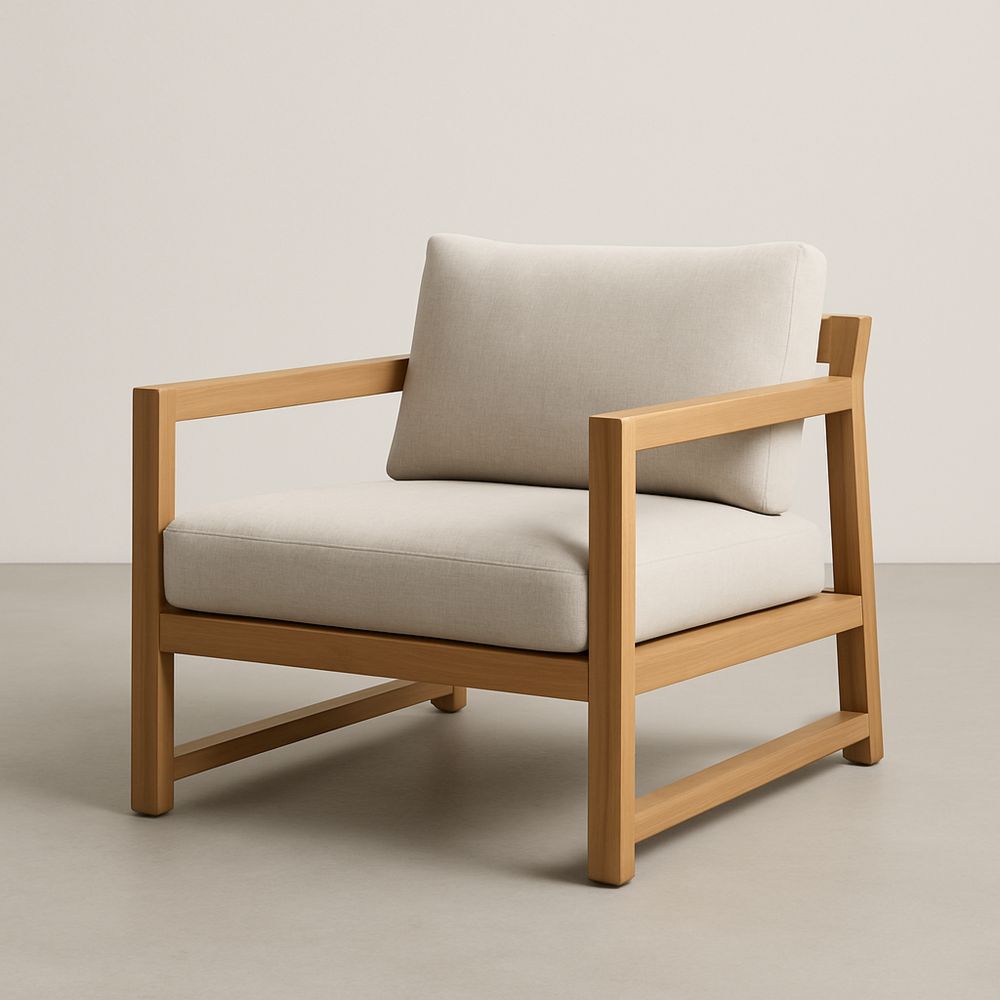 Fotel drewniany z beżową tapicerką