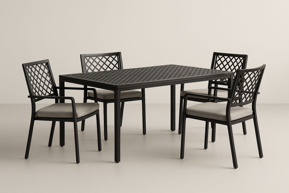 Metalowy zestaw stołowy z czterema krzesłami z poduszkami