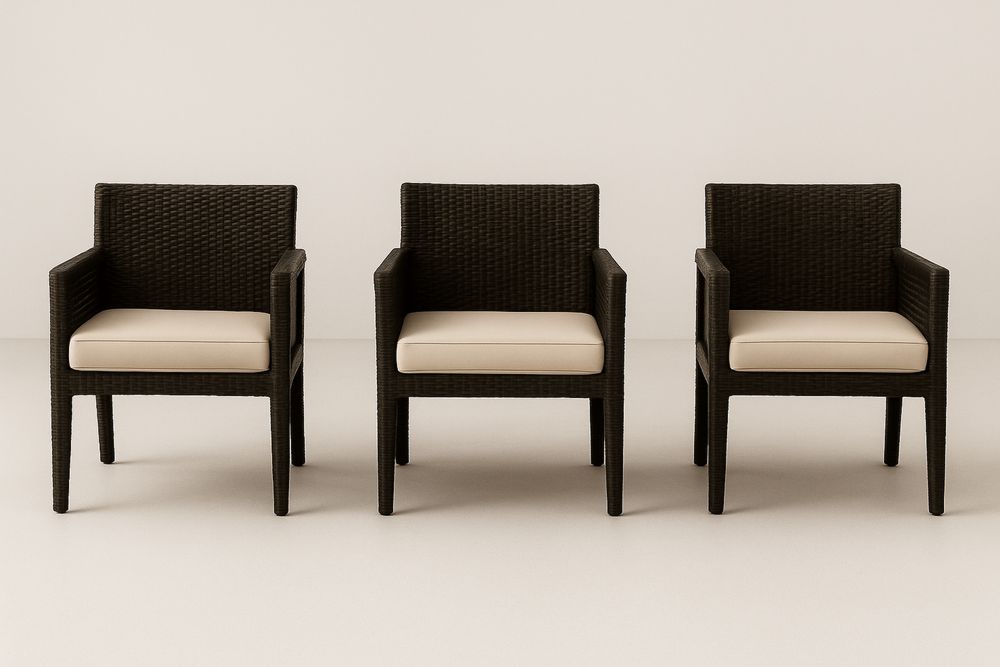 Zestaw 3 krzeseł z technorattanu z kremowymi poduszkami