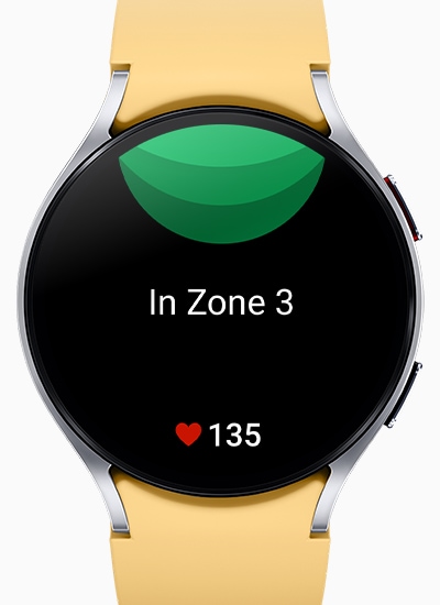 A Galaxy Watch6 szem&eacute;lyre szabott pulzussz&aacute;m tartom&aacute;ny k&eacute;pernyője l&aacute;that&oacute;, k&ouml;z&eacute;pen az &bdquo;In Zone 3&rdquo; sz&ouml;veggel, alul pedig a 135-&ouml;s sz&aacute;mmal egy sz&iacute;v ikon mellett.