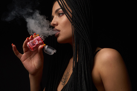 🔥 HANNYA AirTok – Erőteljes ízek, stílusos megjelenés minden slukkban!