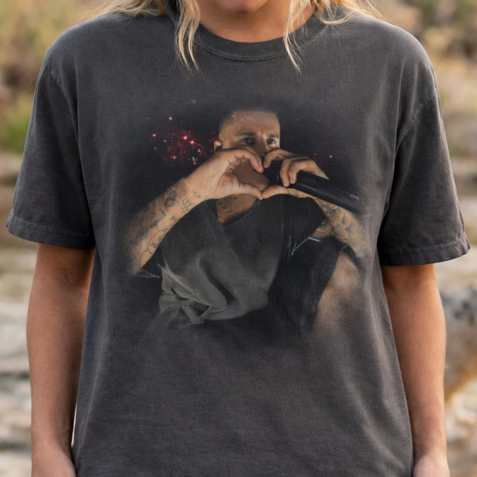 Retro Justiin Bieberr Middle Finger T-Shirt