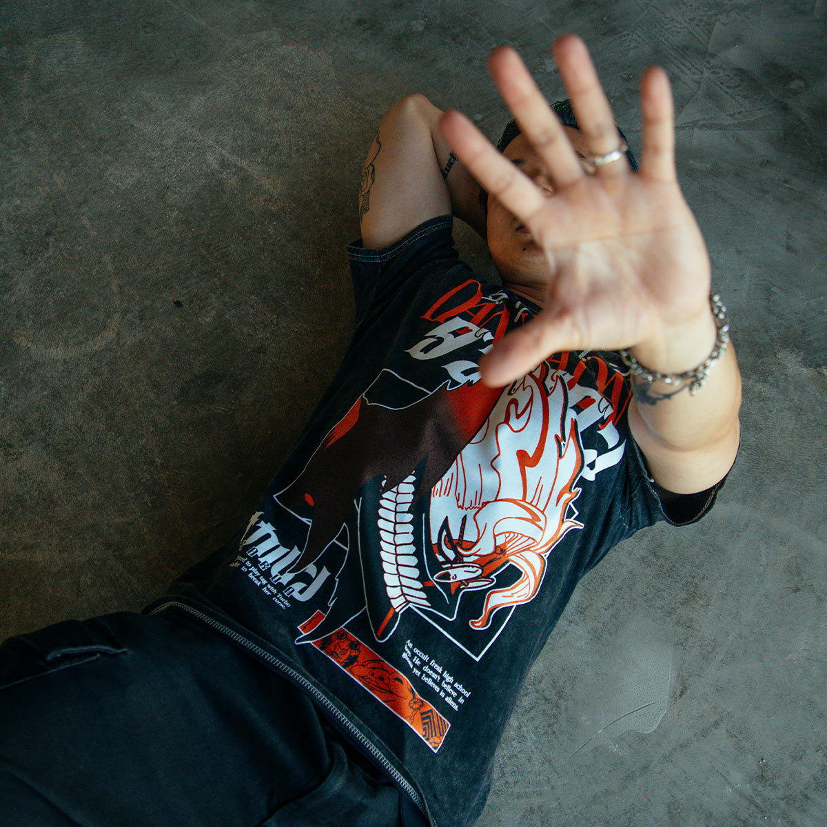 DAN DA DAN Okarun Side Profile Mineral Wash Black T-Shirt-MOSSCIU