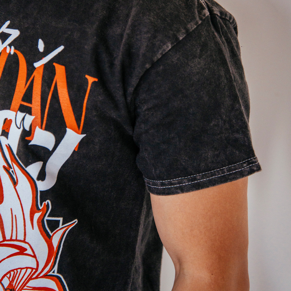 DAN DA DAN Okarun Side Profile Mineral Wash Black T-Shirt-MOSSCIU