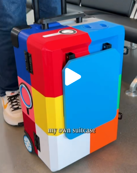 3D suitcase.