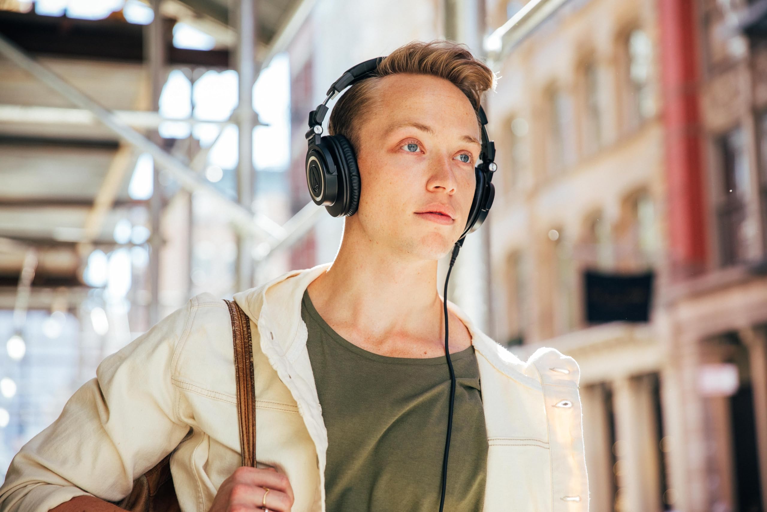 AUDIO-TECHNICA ATH-M50X Professional Studio Monitor Headphones