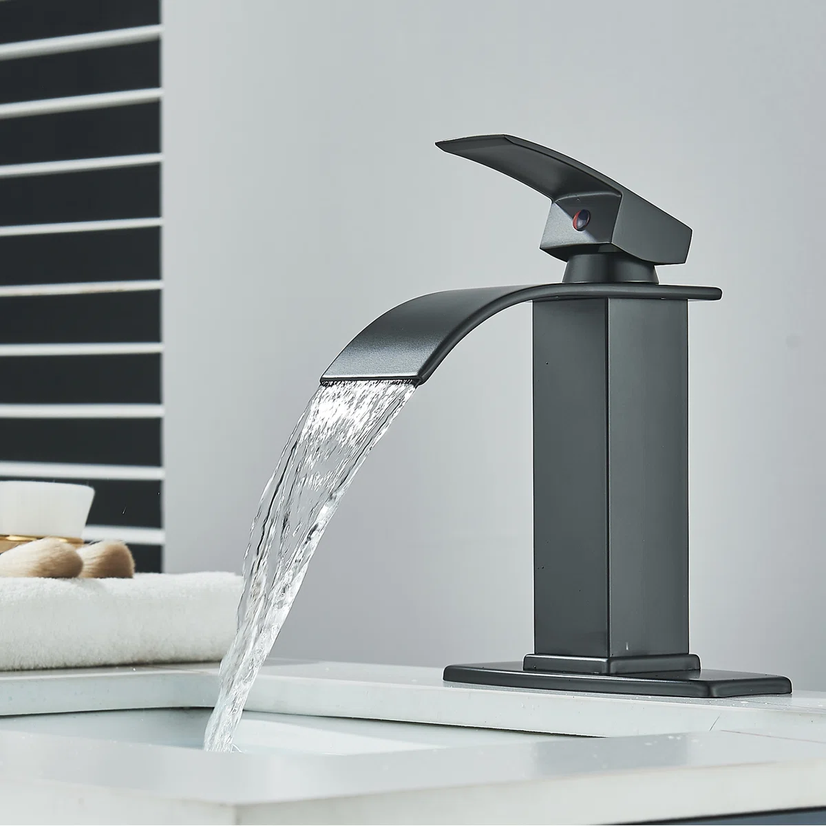 Single-Hole Single-handle Bathroom Faucet 
